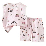 JESMARY – BỘ ĐỒ BÉ GÁI ÁO BA LỖ & QUẦN NGẮN MÀU HỒNG HỌA TIẾT THỎ DÂU SIÊU CƯNG